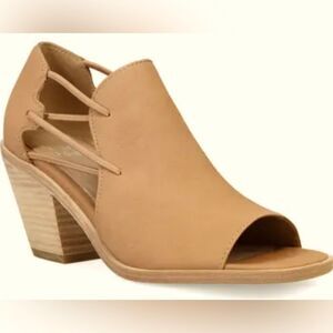 NWOT Eileen Fisher, tan, Peep toe sandals size 9